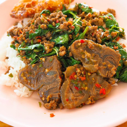 ข้าวกะเพราเนื้อน่องลาย