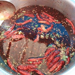 เจ้แดง ลูกชิ้นทอดรสเด็ด