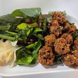 ลาบหมูทอด