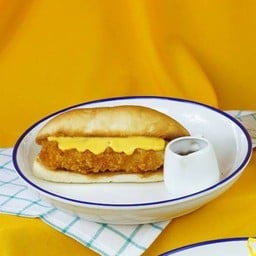 ปังญวนไก่ทอดซอสชีส & เมเปิ้ลไซรัป