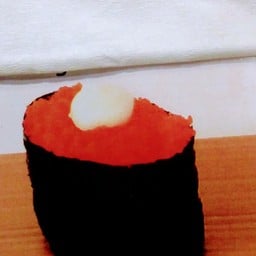 ข้าวห่อสาหร่ายหน้าไข่กุ้ง 1 คำ