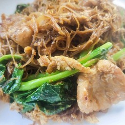 เส้นหมี่ผัดซีอิ้วหมูหมัก