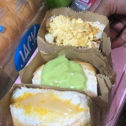 ปังปิ้งใส้ทะลักน้ำสลัดโบราณหมูหยอง