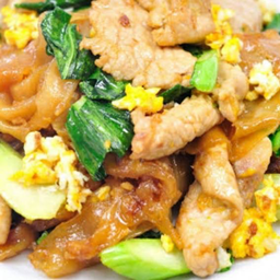ผัดซีอิ้วเส้นใหญ่หมู