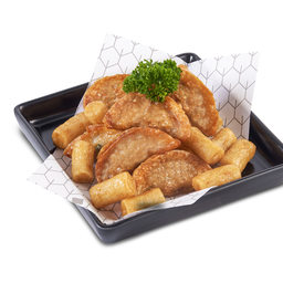เกี๊ยวซ่าไก่ เล็ก (6 ชิ้น) และต๊อกทอดคลุกซอส