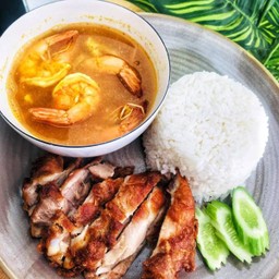 ข้าวไก่ทอด แกงส้มกุ้ง