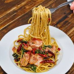 สปาเก็ตตี้เบคอนผัดพริกแห้ง