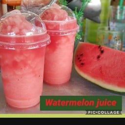 บอยน้ำปั่น หน้าร้านแฟลชโฮม ติดตรอ.