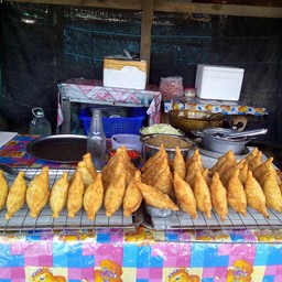 ซาโมซ่า เจ้าเก่า กะนา ตลาดนัดมือสอง (ปตท) บ้านบาโง