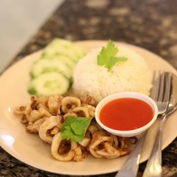 ปลาหมึกทอดกระเทียม