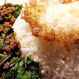 ข้าวกะเพราเนื้อสดสับ