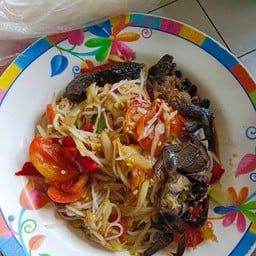 ส้มตำยายไหมลูกชิ้นทอดใหม่ๆหน้าโรงเรียนบ้านลำภู