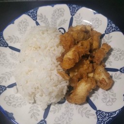 ข้าวไก่กระเทียมพริกไทย