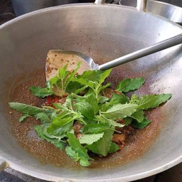 ข้าวกระเพราหมูตุ๋น