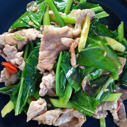 ผัดคะน้าหมูชิ้น