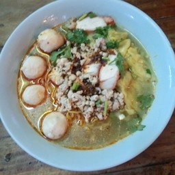 Shunhua Noodle (ชุนฮั๊วบะหมี่เกี๊ยว) ถนน จิระ(ตรงข้ามผัดไทยนางรอง)