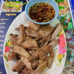 ร้านลาบอุบล ฅนตระการสี่แยกบางคูวัด