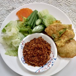 ข้าวคลุกกะปิ +น้ำพริก สาวบุรีรัมย์ ห้างไทยแลนเบส
