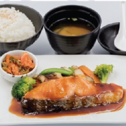 ชุดแซลมอนย่างซีอิ๊ว