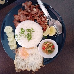 ข้าวหมูกระเทียม