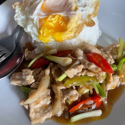 ข้าวราดพริกหยวกหมู +ไข่ดาว