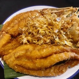 ปลากระพงทอดกระเทียม