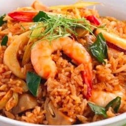 ข้าวผัดต้มยำรวมมิตรทะเล