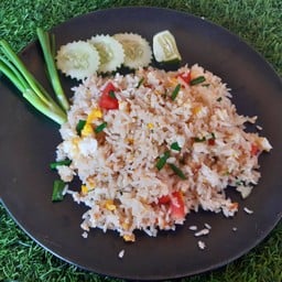 ข้าวผัดแหนมปลา