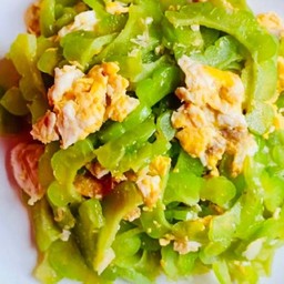 ข้าวมะระผัดไข่