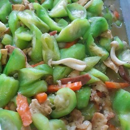 ผัดบวบ+เห็ดชิเมจิ