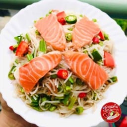 ยำขนมจีนปลาทูแซลมอน