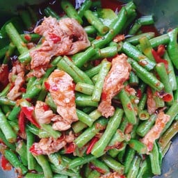 ข้าวแกงแม่สุรีพร