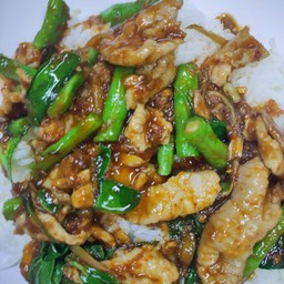 ข้าวราดผัดพริกแกง