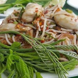 ยำขนมจีนปลาทูหอยนางรม