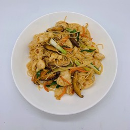 ผัดหมี่ฮ่องกงไก่