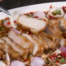 ยำคอหมูย่าง