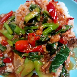 ผัดคะน้าปลากระป๋อง(กับข้าว)