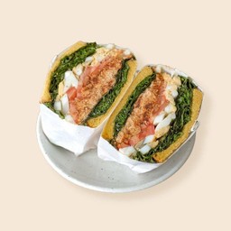 แซนวิชขนมปังฟักทอง อกไก่หยองพริกเผา Chicken Floss & Chilli Paste Sandwich