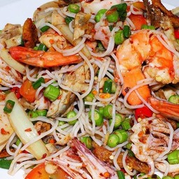 ยำขนมจีนกุ้งทูโทน  (กุ้งสด+กุ้งสุก)