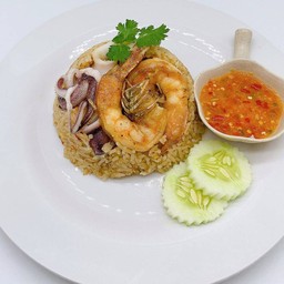 ข้าวผัดพริกเกลือทะเล