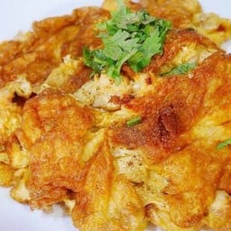 ไข่เจียวกุ้งสับราดข้าว