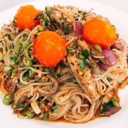ยำขนมจีนปลาทูไข่แดง