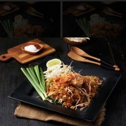 ผัดไทกุ้งสด