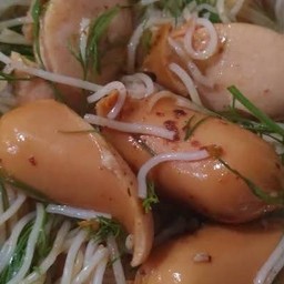 ยำขนมจีนปลาทูไส้กรอก