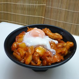 ข้าวหน้าไก่ผัดซอสโคชูจัง ไข่ออนเซ็น