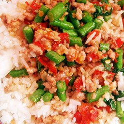 ข้าวผัดกระเพราหมู