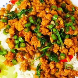 ผัดกระเพราถั่วเป็นกับข้าว(หมูสับ)