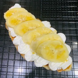 ครอฟเฟิลวิปครีมสดกล้วยหอมราดน้ำผึ้ง