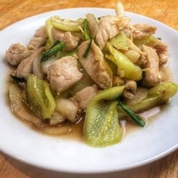 ไก่ผัดพริกหยวกราดข้าว