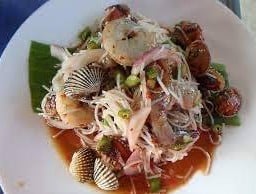 ยำขนมจีน หอยแครง+กุ้งสด